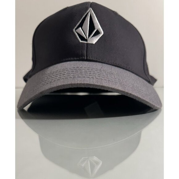 Volcom Logo Embroidered Black & Gray Flex Fitted Adult Size S/M Baseball Hat - Picture 1 of 3